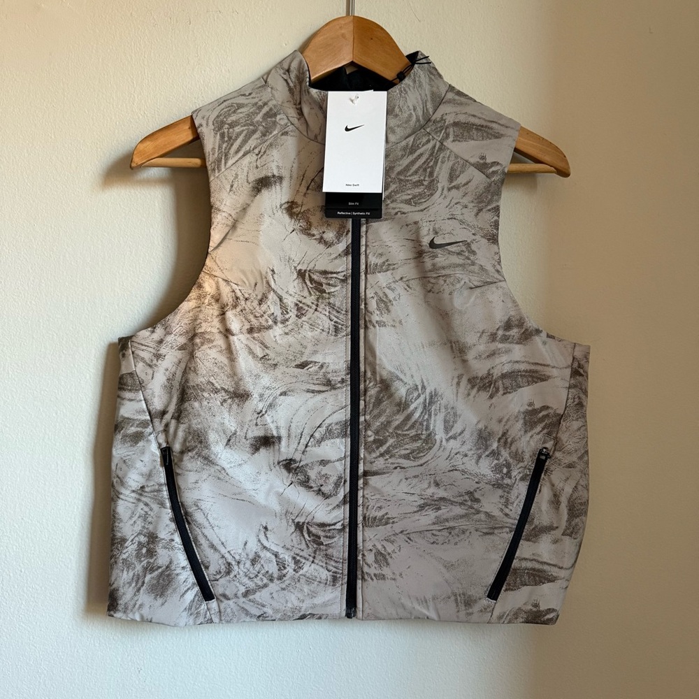 NWT Nike Running Vest Size M Swift Women's Therma-FIT ADV Reflective Grey 160$